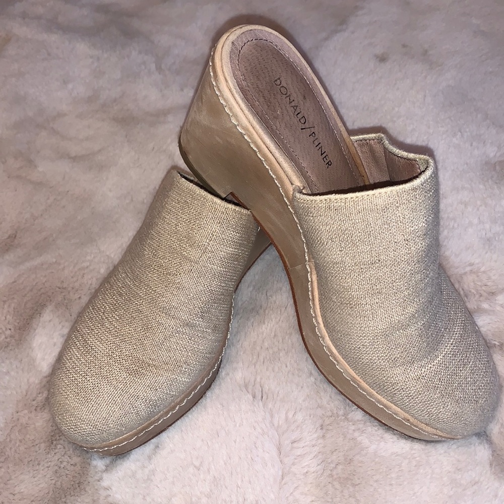 Excellent condition Donald Pliner clogs